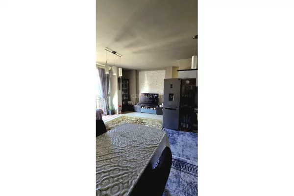 Shtepi ne shitje Apartament ne Durres, 2+1, Mobilimi E mobiluar, Pagesa 200,000  Euro.