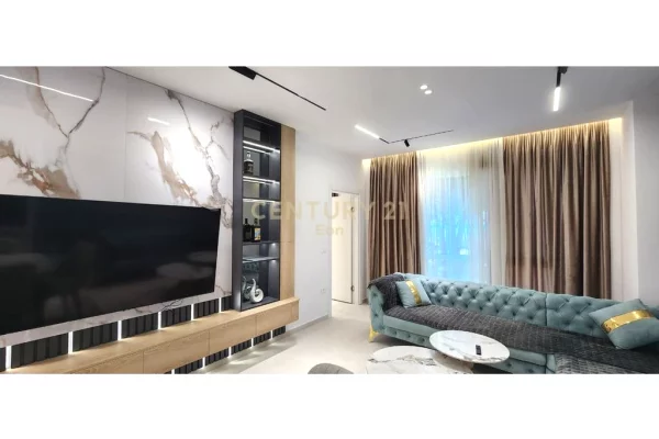 Shtepi ne shitje Apartament ne Durres, 2+1, Mobilimi E mobiluar, Pagesa 270,000  Euro.