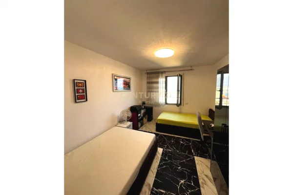 Shtepi ne shitje Apartament ne Durres, 3+1, Mobilimi E mobiluar, Pagesa 310,000  Euro.