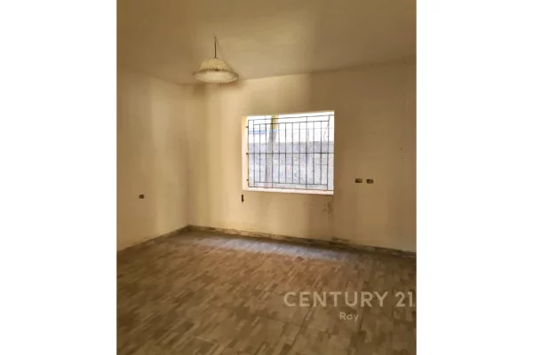 Shtepi ne shitje Apartament ne Tirane, 3+1, Mobilimi Pjeserisht e mobiluar, Pagesa 600,000  Euro.