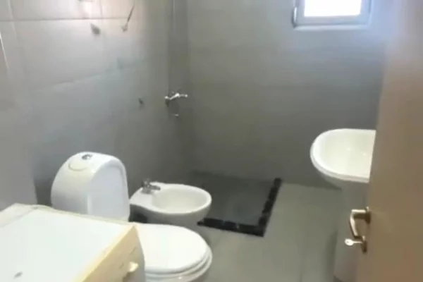 Shtepi me qera Apartament ne Tirane, 1+1, Mobilimi E mobiluar, Pagesa 500  Euro.