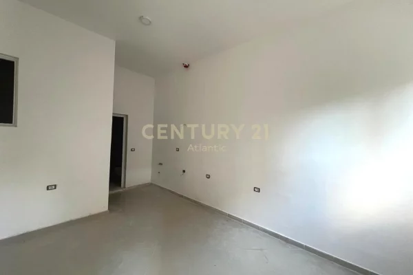 Shtepi ne shitje Apartament ne Durres, 1+1, Mobilimi Bosh, pa mobiluar, Pagesa 57,000  Euro.