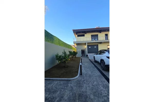 Shtepi ne shitje Vila Luksoze ne Durres, 3+1, Mobilimi E mobiluar, Pagesa 380,000  Euro.