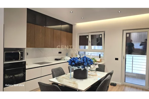 Shtepi ne shitje Vila Luksoze ne Durres, 3+1, Mobilimi E mobiluar, Pagesa 380,000  Euro.