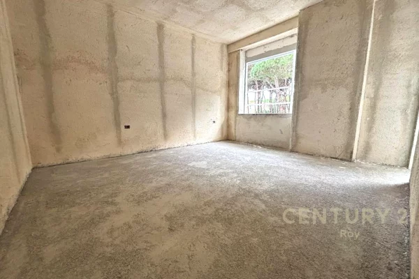 Shtepi ne shitje Apartament ne Durres, 1+1, Mobilimi Bosh, pa mobiluar, Pagesa 93,340  Euro.