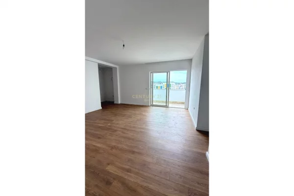 Shtepi ne shitje Apartament ne Durres, 2+1, Mobilimi Bosh, pa mobiluar, Pagesa 140,000  Euro.