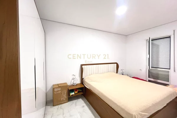 Shtepi ne shitje Apartament ne Durres, 2+1, Mobilimi E mobiluar, Pagesa 300,000  Euro.