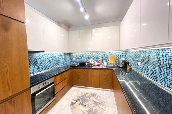 Shtepi ne shitje Apartament ne Durres, 2+1, Mobilimi E mobiluar, Pagesa 300,000  Euro.