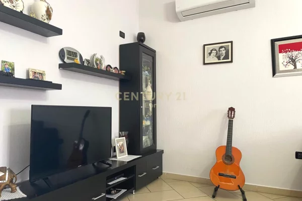 Shtepi ne shitje Vila Luksoze ne Durres, 4+1, Mobilimi E mobiluar, Pagesa 250,000  Euro.