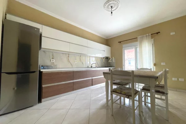 Shtepi ne shitje Vila Luksoze ne Durres, 4+1, Mobilimi E mobiluar, Pagesa 250,000  Euro.