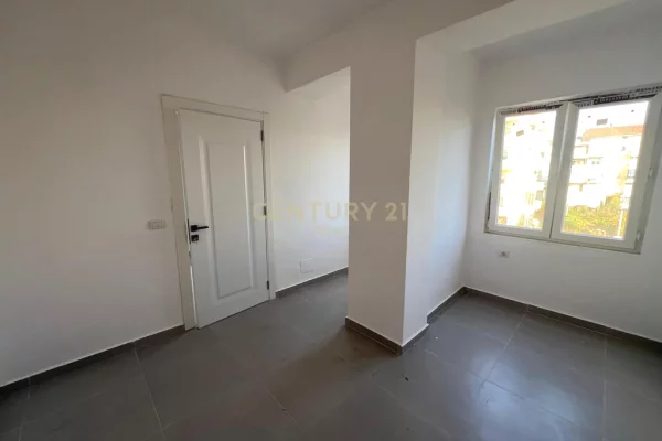 Apartment for sale in Durres 2+1, Emty