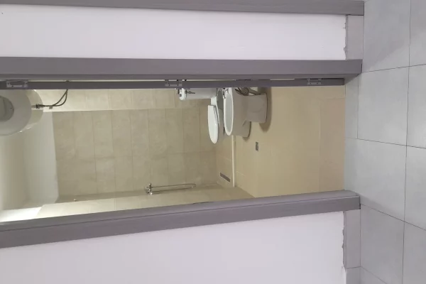 Shtepi me qera Apartament ne Tirane, 3+1, Mobilimi Bosh, pa mobiluar, Pagesa 45,000  Leke.