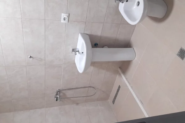 Shtepi me qera Apartament ne Tirane, 3+1, Mobilimi Bosh, pa mobiluar, Pagesa 45,000  Leke.