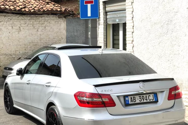 Makina ne shitje ne Tirane, Mercedes-Benz, 2010 gasoline-gas,Kambio Automatik Pagesa 9,300  Euro.
