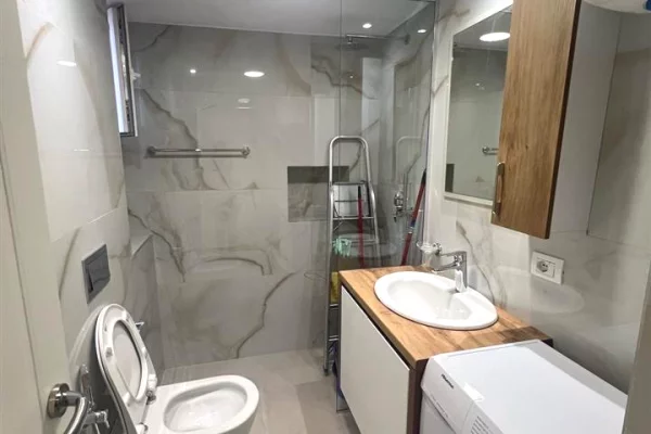 Shtepi me qera 2+1 ne Tirane - 325 Euro