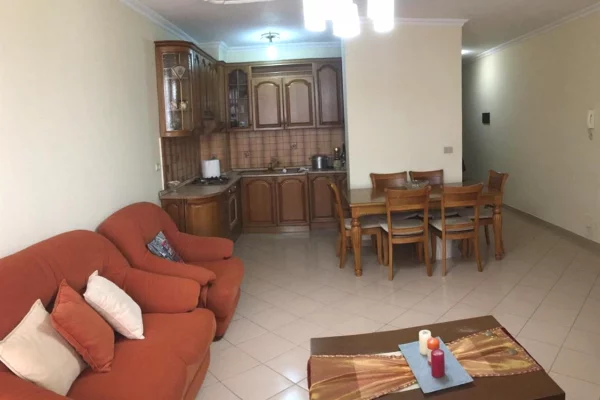 Shtepi me qera Apartament ne Tirane, 2+1, Mobilimi E mobiluar, Pagesa 550  Euro.
