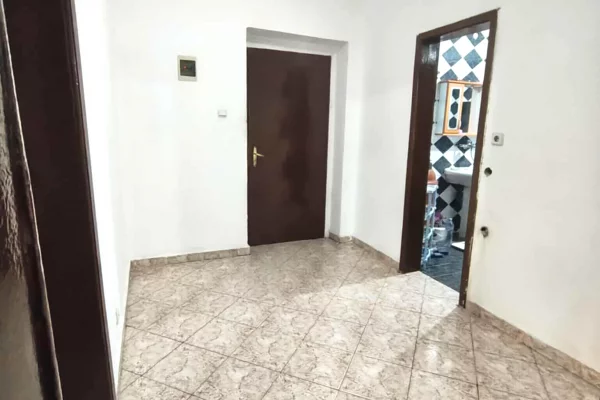 Apartment for rent in Tirana 2+1, Emty