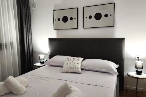 Shtepi me qera Apartament ne Tirane, 2+1, Mobilimi E mobiluar, Pagesa 800  Euro.