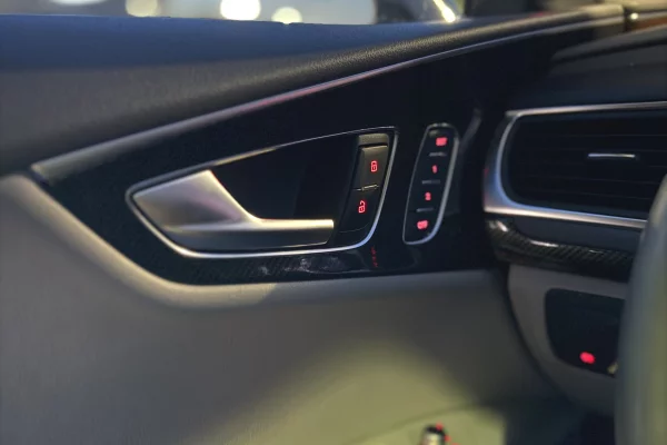 Cars for sale in Tirana, Audi, 2013 Benzine,Kambio Automatik Payment 11,000  Euro.