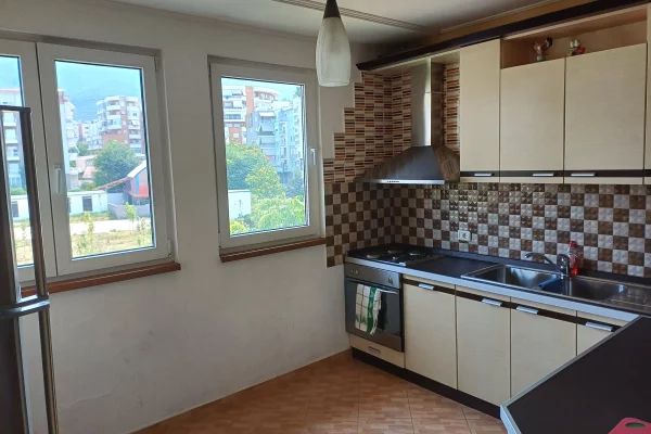 Shtepi me qera Apartament ne Tirane, 2+1, Mobilimi E mobiluar, Pagesa 450  Euro.