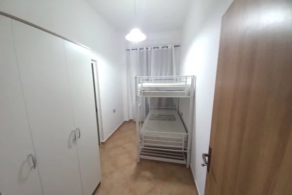 Shtepi me qera Apartament ne Tirane, 2+1, Mobilimi E mobiluar, Pagesa 400  Euro.