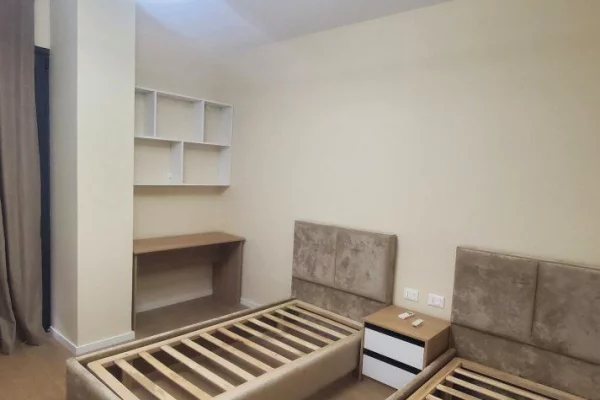 Shtepi me qera Apartament ne Tirane, 2+1, Mobilimi E mobiluar, Pagesa 1,300  Euro.