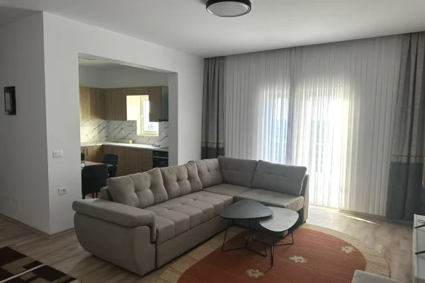 Shtepi me qera Apartament ne Tirane, 3+1, Mobilimi E mobiluar, Pagesa 700  Euro.