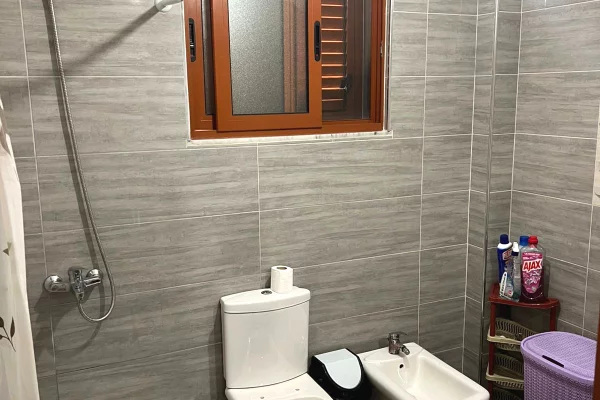 Shtepi me qera 3+1 ne Tirane - 430 Euro