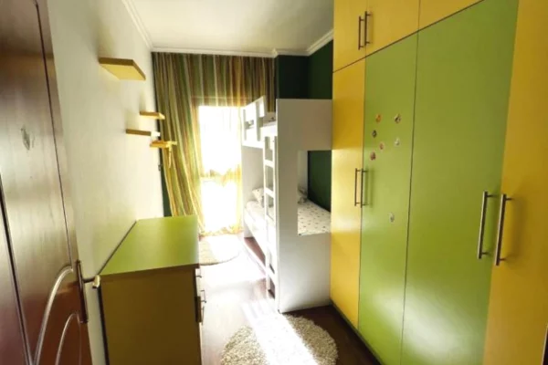 Shtepi me qera Apartament ne Tirane, 2+1, Mobilimi E mobiluar, Pagesa 800  Euro.
