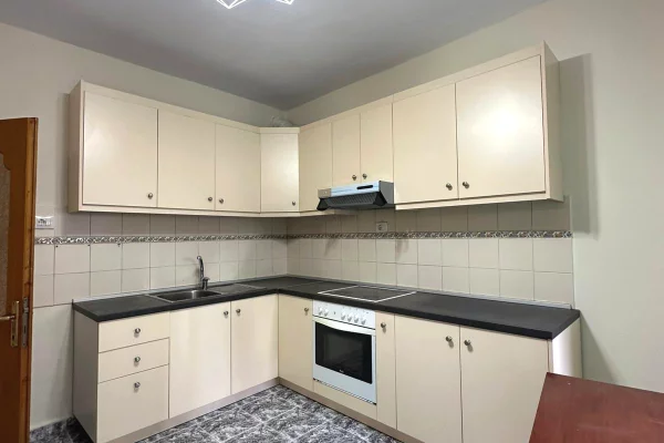 Shtepi me qera Apartament ne Tirane, 3+1, Mobilimi E mobiluar, Pagesa 700  Euro.