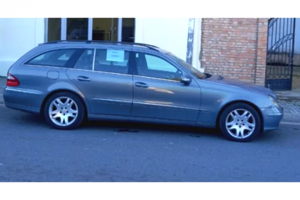 Makina ne shitje ne Tirane, Mercedes-Benz, 2003 Diesel,Kambio Automatik Pagesa 2,300  Euro.