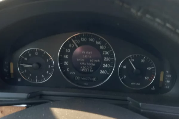 Makina ne shitje ne Tirane, Mercedes-Benz, 2003 Diesel,Kambio Automatik Pagesa 2,300  Euro.