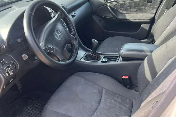 Cars for sale in Tirana, Mercedes-Benz, 2002 Diesel,Kambio Manual Payment 3,299  Euro.