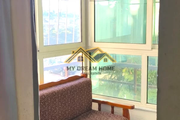 Shtepi me qera Apartament ne Durres, Garsoniere, Mobilimi E mobiluar, Pagesa 250  Euro.