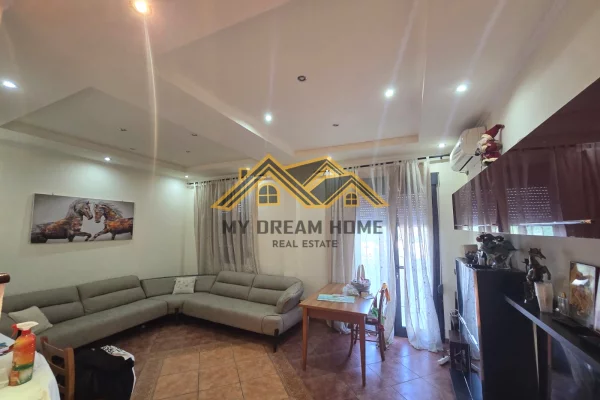 Shtepi me qera Apartament ne Durres, 2+1, Mobilimi E mobiluar, Pagesa 550  Euro.