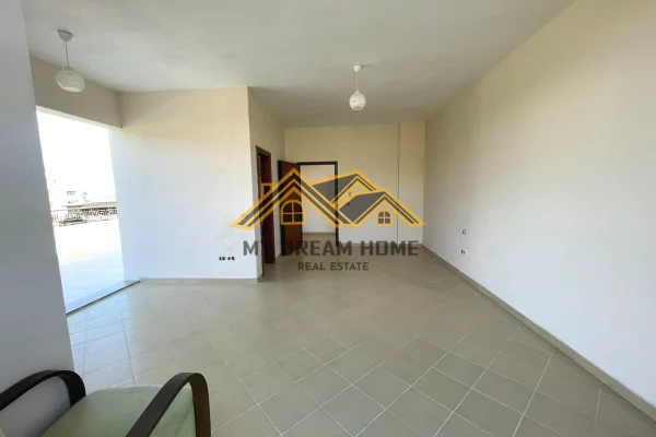 Shtepi ne shitje Apartament ne Durres, Garsoniere, Mobilimi Bosh, pa mobiluar, Pagesa 65,000  Euro.