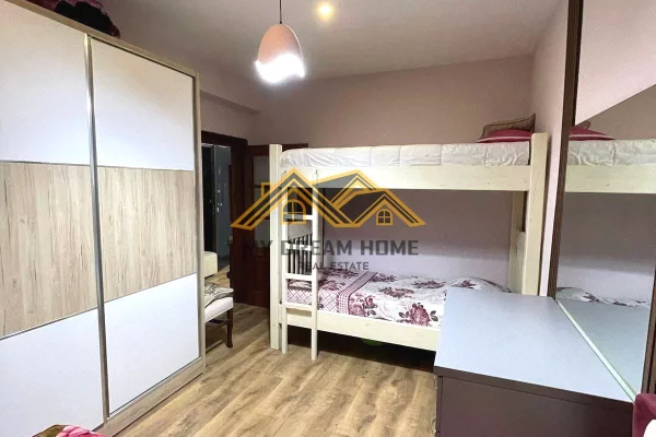 Shtepi ne shitje Apartament ne Durres, 2+1, Mobilimi E mobiluar, Pagesa 120,000  Euro.