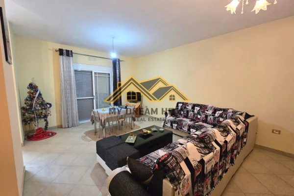 Shtepi ne shitje Shtepi Private ne Durres, 6+1, Mobilimi E mobiluar, Pagesa 270,000  Euro.