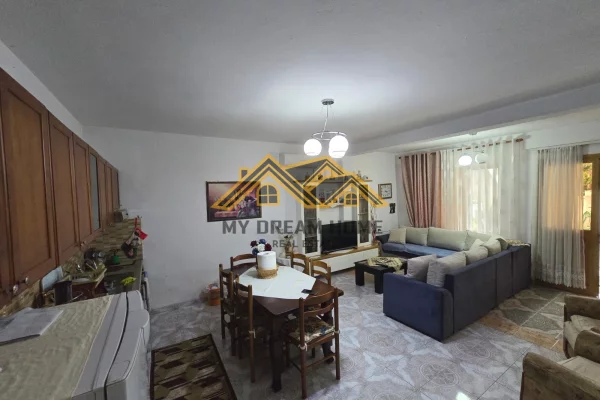 Shtepi ne shitje Shtepi Private ne Durres, 6+1, Mobilimi E mobiluar, Pagesa 270,000  Euro.