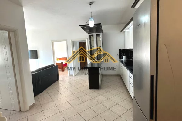 Shtepi ne shitje Apartament ne Durres, 3+1, Mobilimi E mobiluar, Pagesa 135,000  Euro.