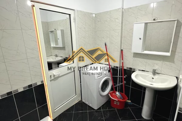 Shtepi ne shitje Apartament ne Durres, 3+1, Mobilimi E mobiluar, Pagesa 135,000  Euro.