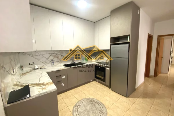 Shtepi me qera Apartament ne Durres, 2+1, Mobilimi E mobiluar, Pagesa 350  Euro.