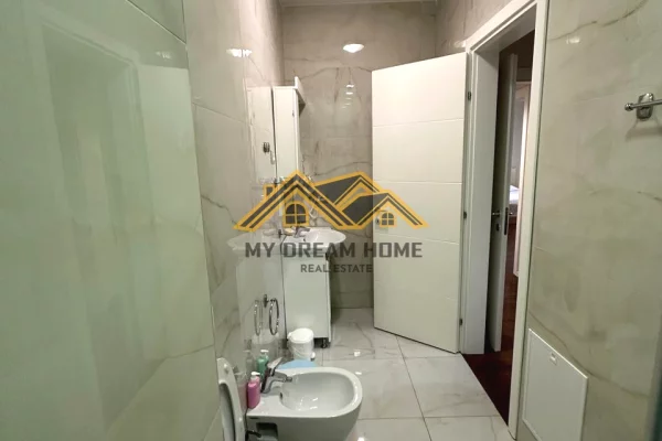 Shtepi me qera Apartament ne Durres, 2+1, Mobilimi E mobiluar, Pagesa 1,000  Euro.