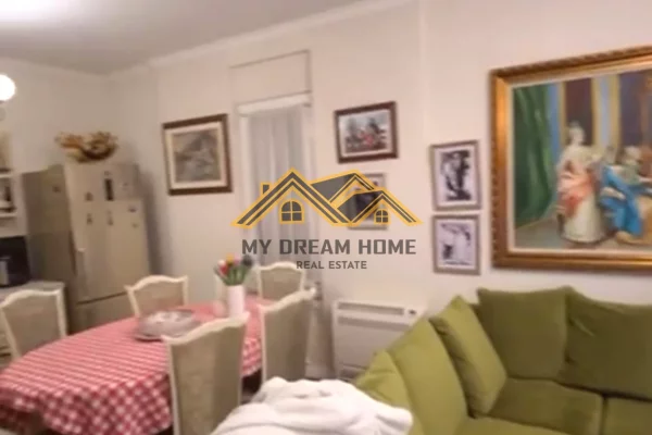 Shtepi me qera Apartament ne Durres, 2+1, Mobilimi E mobiluar, Pagesa 800  Euro.