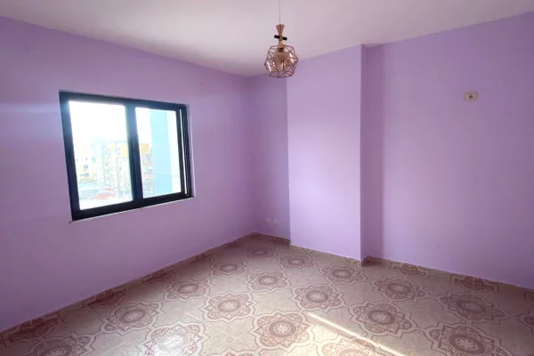 Shtepi me qera Apartament ne Durres, 2+1, Mobilimi Bosh, pa mobiluar, Pagesa 40,000  Leke.