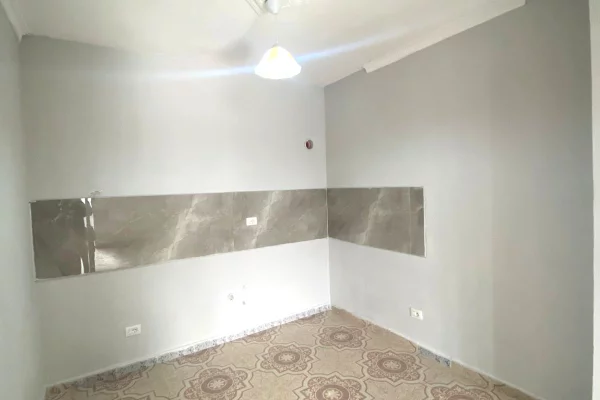 Shtepi me qera Apartament ne Durres, 2+1, Mobilimi Bosh, pa mobiluar, Pagesa 40,000  Leke.