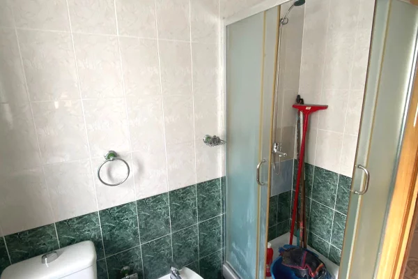 Shtepi me qera Apartament ne Durres, 2+1, Mobilimi Bosh, pa mobiluar, Pagesa 40,000  Leke.