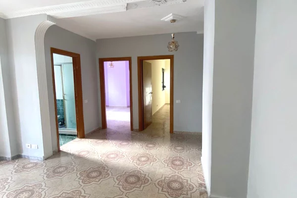 Shtepi me qera Apartament ne Durres, 2+1, Mobilimi Bosh, pa mobiluar, Pagesa 40,000  Leke.