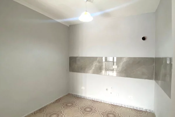 Shtepi me qera Apartament ne Durres, 2+1, Mobilimi Bosh, pa mobiluar, Pagesa 40,000  Leke.