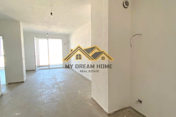 Apartment for rent in Durres 3+1, Emty
